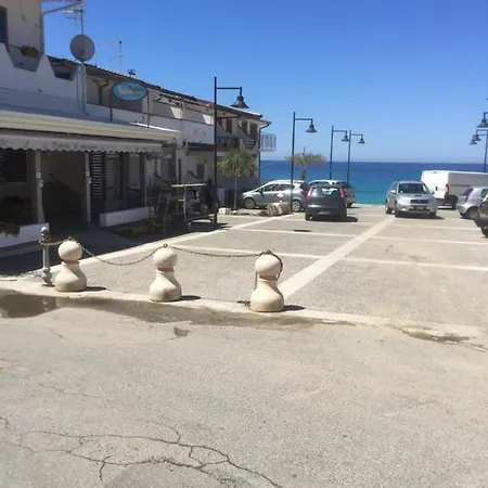Holiday home Beach 1 And Beach Apt 2 75 Metres To The Beach *